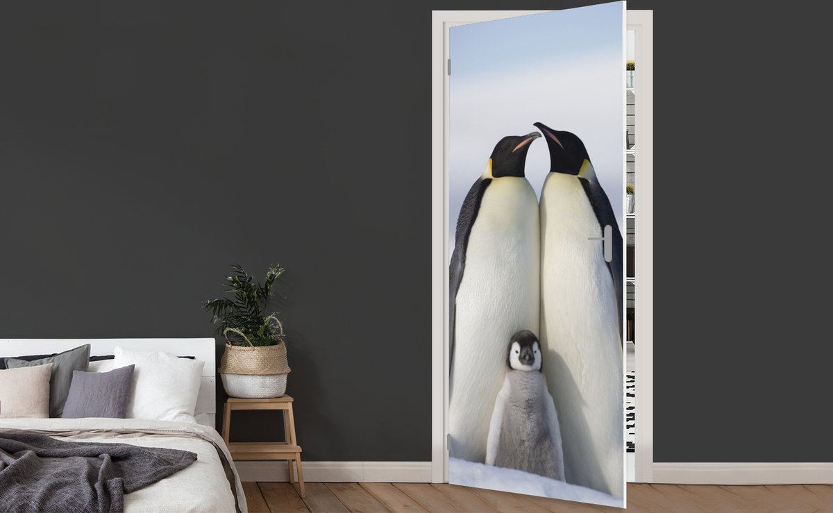 Afbeelding van product StickerSnake  Deursticker Pinguïn - Gezin - Sneeuw - 90x205 cm - Deurposter
