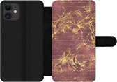 Bookcase Geschikt voor iPhone 11 telefoonhoesje - Bloemen - Bladeren - Gold - Met vakjes - Wallet case met magneetsluiting