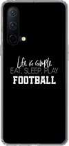 Geschikt voor OnePlus Nord CE 5G hoesje - Life is simple, eat sleep play football - Spreuken - Quotes - Voetbal - Siliconen Telefoonhoesje