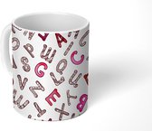 Mok - Koffiemok - Alfabet - Roze - Patronen - Letters - Mokken - 350 ML - Beker - Koffiemokken - Theemok