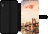 Étui pour iPhone XR Bookcase - New York - Brooklyn - Bridge - Coucher de soleil - Avec poches - Étui portefeuille avec fermeture magnétique