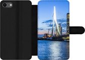 Bookcase Geschikt voor iPhone SE 2020 telefoonhoesje - Rotterdam - Water - Skyline - Met vakjes - Wallet case met magneetsluiting