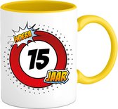 15 Jaar Verkeersbord Mok met tekst | Grappig Verjaardag Beker Cadeau | Bedrukte Koffie en Thee Mokken | Zwart | 330 ML