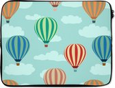 Laptophoes 15.6 inch - Patronen - Lucht - Luchtballon - Laptop sleeve - Binnenmaat 39,5x29,5 cm - Zwarte achterkant