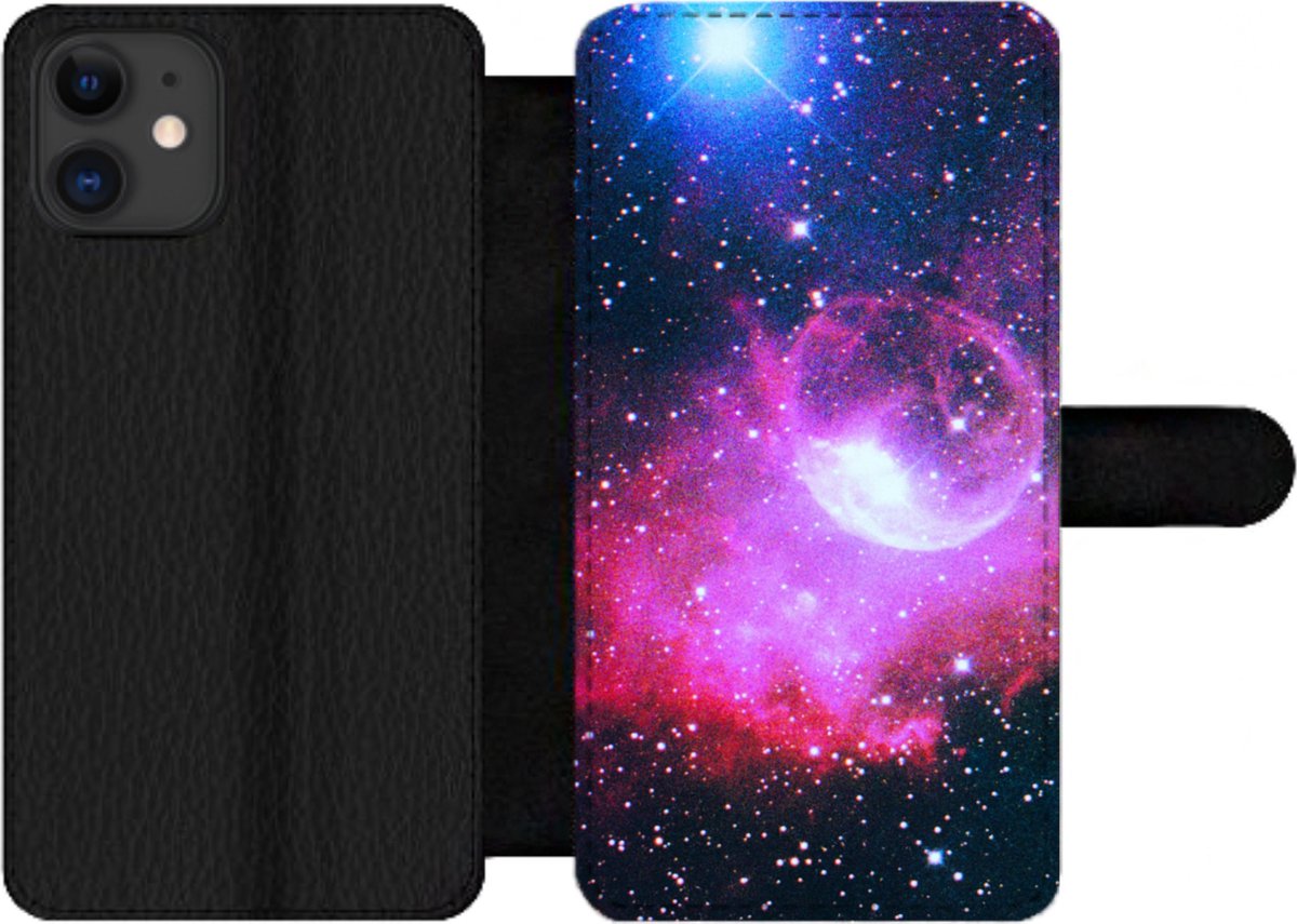 Telefoonhoesje Geschikt voor iPhone 12 Pro Max telefoonhoesje - Heelal - Planeten - Roze - Jongens - Meisjes - Kinderen - Met vakjes - Wallet case met magneetsluiting