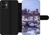 Bookcase Geschikt voor iPhone 12 telefoonhoesje - New York - Central Park - Winter - Met vakjes - Wallet case met magneetsluiting
