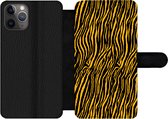 Bookcase Geschikt voor iPhone 11 Pro telefoonhoesje - Tijgerprint - Zwart - Oranje - Met vakjes - Wallet case met magneetsluiting