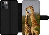 Bookcase Geschikt voor iPhone 11 Pro Max telefoonhoesje - Giraf - Boom - Kalf - Portret - Met vakjes - Wallet case met magneetsluiting