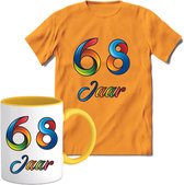 68 Jaar Vrolijke Verjaadag T-shirt met mok giftset Geel | Verjaardag cadeau pakket set | Grappig feest shirt Heren – Dames – Unisex kleding | Koffie en thee mok | Maat M
