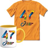 47 Jaar Vrolijke Verjaadag T-shirt met mok giftset Geel | Verjaardag cadeau pakket set | Grappig feest shirt Heren – Dames – Unisex kleding | Koffie en thee mok | Maat 3XL
