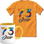 73 Jaar Vrolijke Verjaadag T-shirt met mok giftset Geel | Verjaardag cadeau pakket set | Grappig feest shirt Heren – Dames – Unisex kleding | Koffie en thee mok | Maat XL