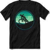 Pedal Pusher | TSK Studio Mountainbike kleding Sport T-Shirt | Zeeblauw - Groen | Heren / Dames | Perfect MTB Verjaardag Cadeau Shirt Maat XXL