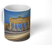 Mok - De Brandenburger Tor in Duitsland met een blauwe hemel - 350 ML - Beker - Uitdeelcadeautjes