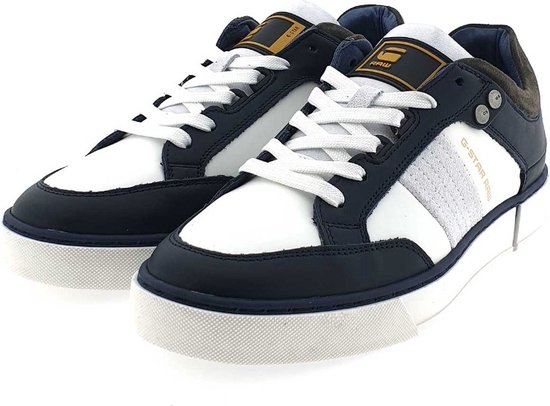 Paar blauwe G-Star Raw sneakers met witte en grijze vlakken en bruine details.