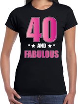 40 and fabulous verjaardag cadeau t-shirt / shirt - zwart met roze en witte letters - voor dames - 40ste verjaardag kado shirt / outfit M