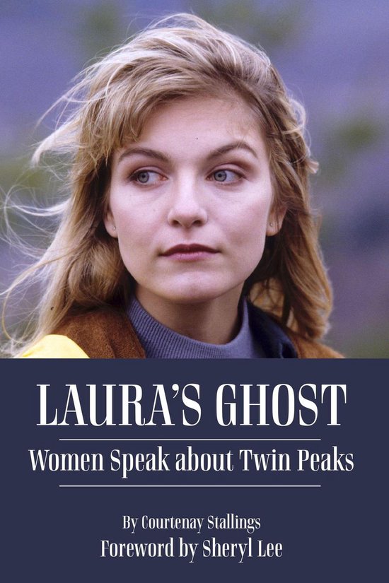 Blonde vrouw met wapperend haar, kijkt weg. "LAURA'S GHOST - Women Speak about Twin Peaks" staat op de voorgrond.