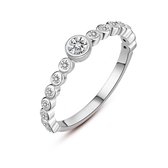 Twice As Nice Ring in zilver, rij witte zirkonia met 1 grote zirkonia  52