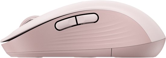 Zijkant van een roze Logitech M650 L muis met ribbels en knoppen.