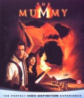 Promotionele poster voor de film 'The Mummy' met een man en vrouw, piramides en een Egyptische scarabee.