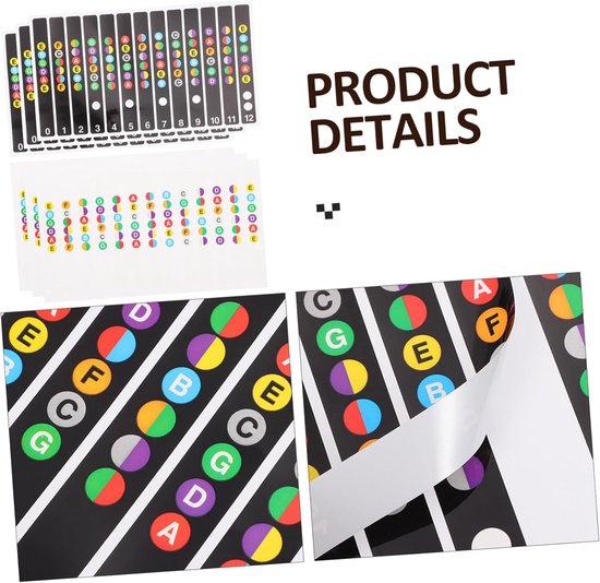 Gedetailleerd overzicht van de gekleurde gitaartuner stickers met noten (A, B, C, D, E, F, G) en halve noten. Eén vel wordt losgetrokken.