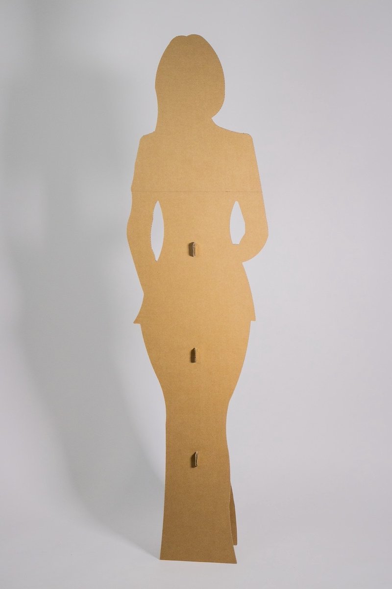 Kartonnen levensgroot figuur - staand Vrouw - voorkant - Verschillende varianten - Kartent