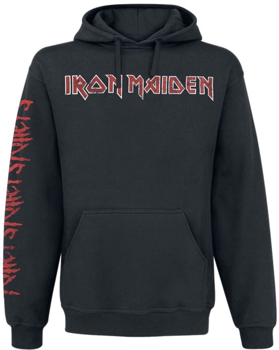 Zwarte hoodie met het rode 'IRON MAIDEN' logo op de voorkant en rode tekst op de mouw.