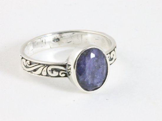 Bague en argent finement travaillée avec saphir bleu - taille 19
