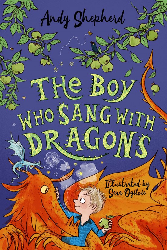 Boek kaft met de titel 'The Boy Who Sang with Dragons' in groene letters. Een jongen houdt een appel vast, omringd door een grote oranje draak en een kleine blauwe draak.