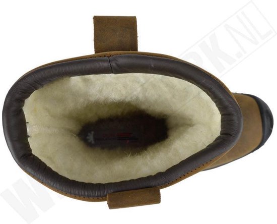 Bovenkant van een donkerbruine leren werklaars, gevuld met warme, crèmekleurige voering.