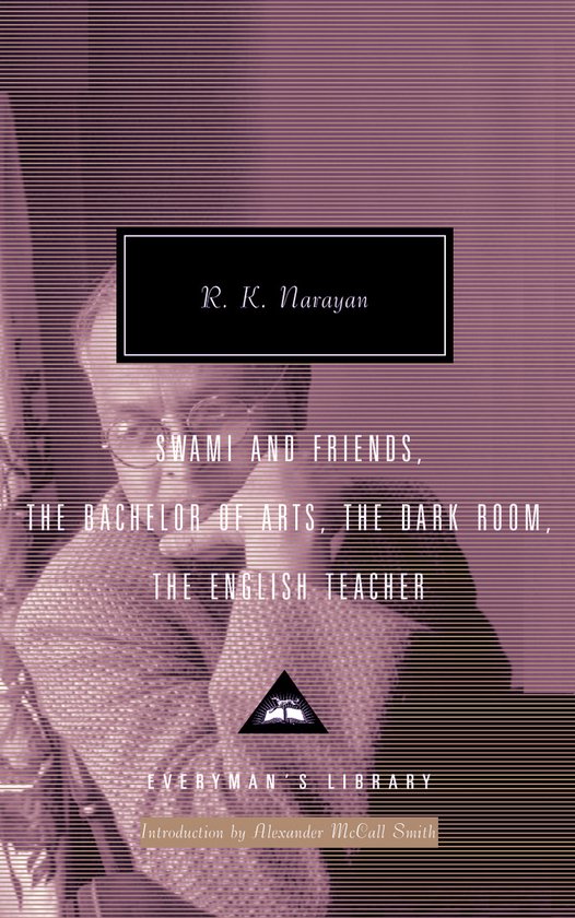 Portret van R. K. Narayan met de titels van zijn boeken: Swami and Friends, The Bachelor of Arts, The Dark Room, The English Teacher.