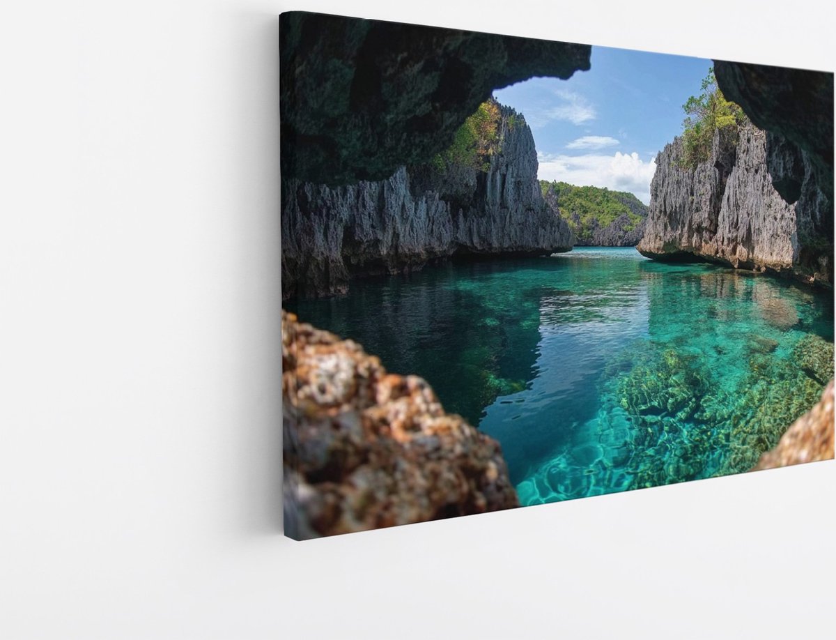 Saammp Canvas Schilderij - Blauw water tussen de rotsen - Natuur - Landschap - 40x30 - Foto op canvas - Wanddecoratie - Muurdecoratie Woonkamer - Slaapkamer decoratie - Canvas Print Multicolor