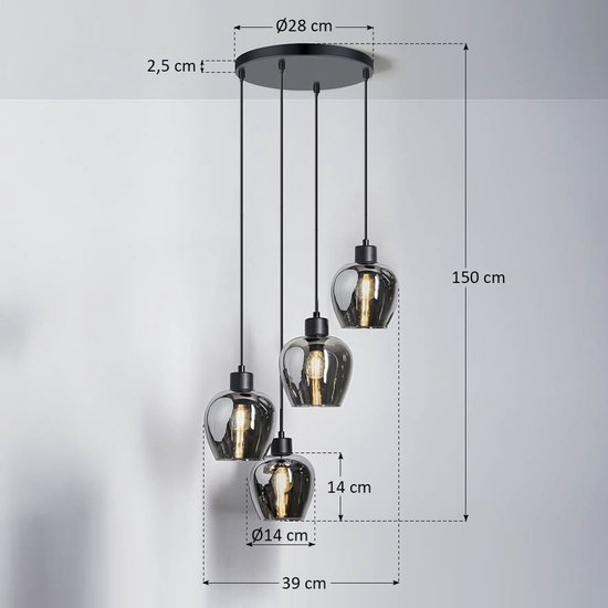 Vier hanglampen met rookglazen kappen, met afmetingen: Ø28cm plaat, 150cm lengte, 14cm lampenkap.