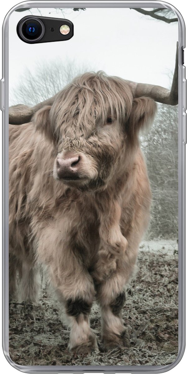 Telefoonhoesje Geschikt voor iPhone 7 hoesje - Schotse Hooglander - Bos - Mist - Koe - Dieren - Natuur - Siliconen Telefoonhoesje Telefoonhoesje