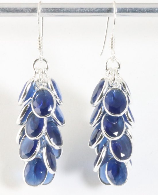 Boucles d'oreilles en argent en forme de treillis avec saphir bleu