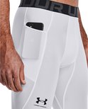 Witte sportlegging met een steekzak aan de zijkant met een smartphone erin.