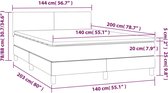 Lit boxspring gris de 140x200 cm, avec tête de lit de 144 cm de large. Matelas de 20 cm de haut.