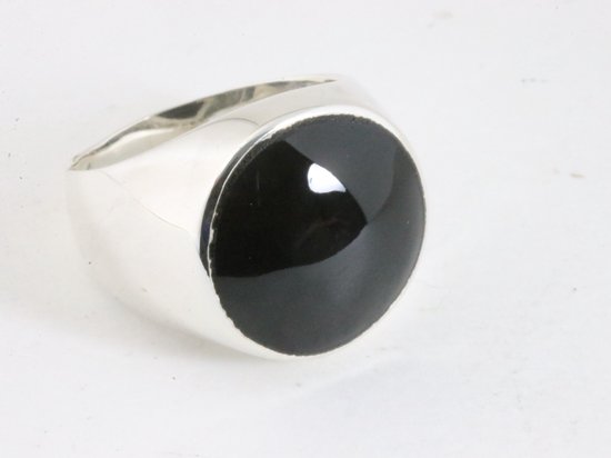 Ronde hoogglans zilveren ring met onyx