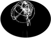 Dibond Ovaal - Persoon met Abstracte Licht Gekleurde Strepen - 80x60 cm Foto op Ovaal (Met Ophangsysteem)