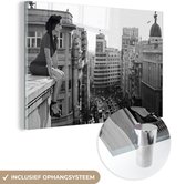 MuchoWow® Glasschilderij 180x120 cm - Schilderij acrylglas - Madrid - Architectuur - Spanje - Vrouw - Foto op glas - Schilderijen