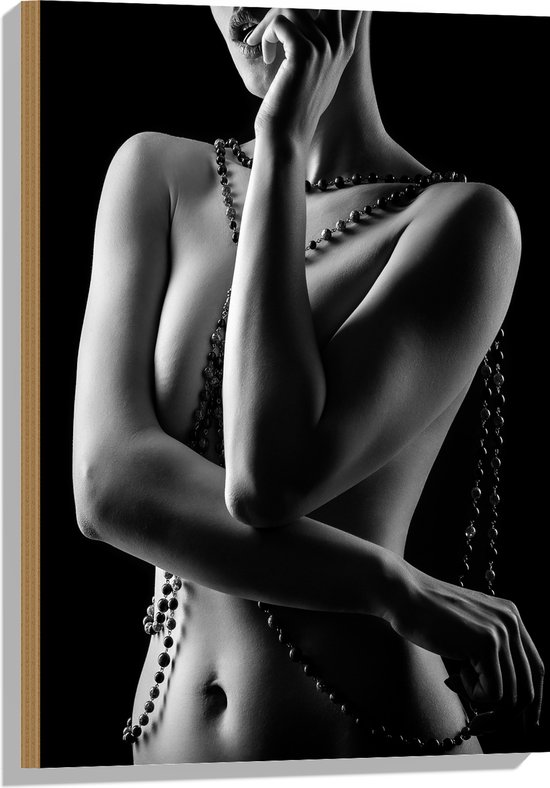 Hout - Poserende Naakte Vrouw met Kralen Kettingen (Zwart- wit) - 50x75 cm - 9 mm dik - Foto op Hout (Met Ophangsysteem)