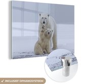 MuchoWow® Glasschilderij 120x80 cm - Schilderij acrylglas - IJsbeer - Kind - Sneeuw - Foto op glas - Schilderijen
