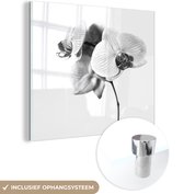MuchoWow® Glasschilderij 90x90 cm - Schilderij acrylglas - Orchideebloem tegen een witte achterrond - zwart wit - Foto op glas - Schilderijen