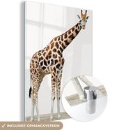 MuchoWow® Glasschilderij 30x40 cm - Schilderij acrylglas - Giraffe - Dieren - Witte achtergrond - Kinderen - Jongen - Meisje - Foto op glas - Schilderijen