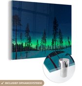 MuchoWow® Glasschilderij 40x30 cm - Schilderij acrylglas - Noorderlicht - Sneeuw - Bomen - Natuur - Groen - Foto op glas - Schilderijen
