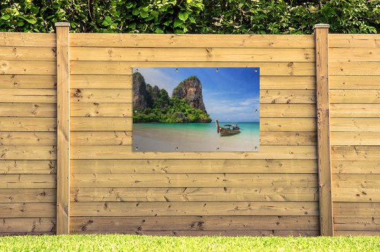 Tuinposter strand - Tuindecoratie boot - 120x80 cm - Poster voor in de tuin - Buiten decoratie - Schutting tuinschilderij Thailand - Tuindoek muurdecoratie - Wanddecoratie balkondoek