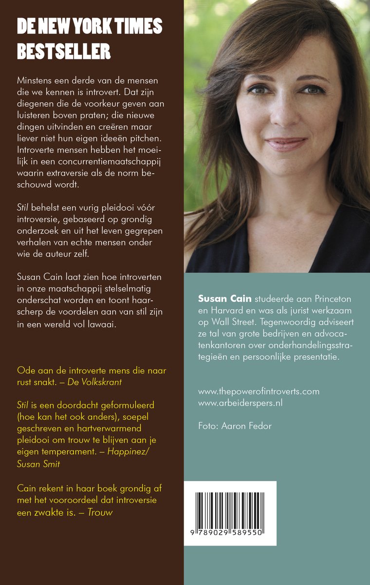 Achterkant boek "Stil" met portret van Susan Cain, een New York Times bestseller. Bruine en witte achtergrond met tekst.