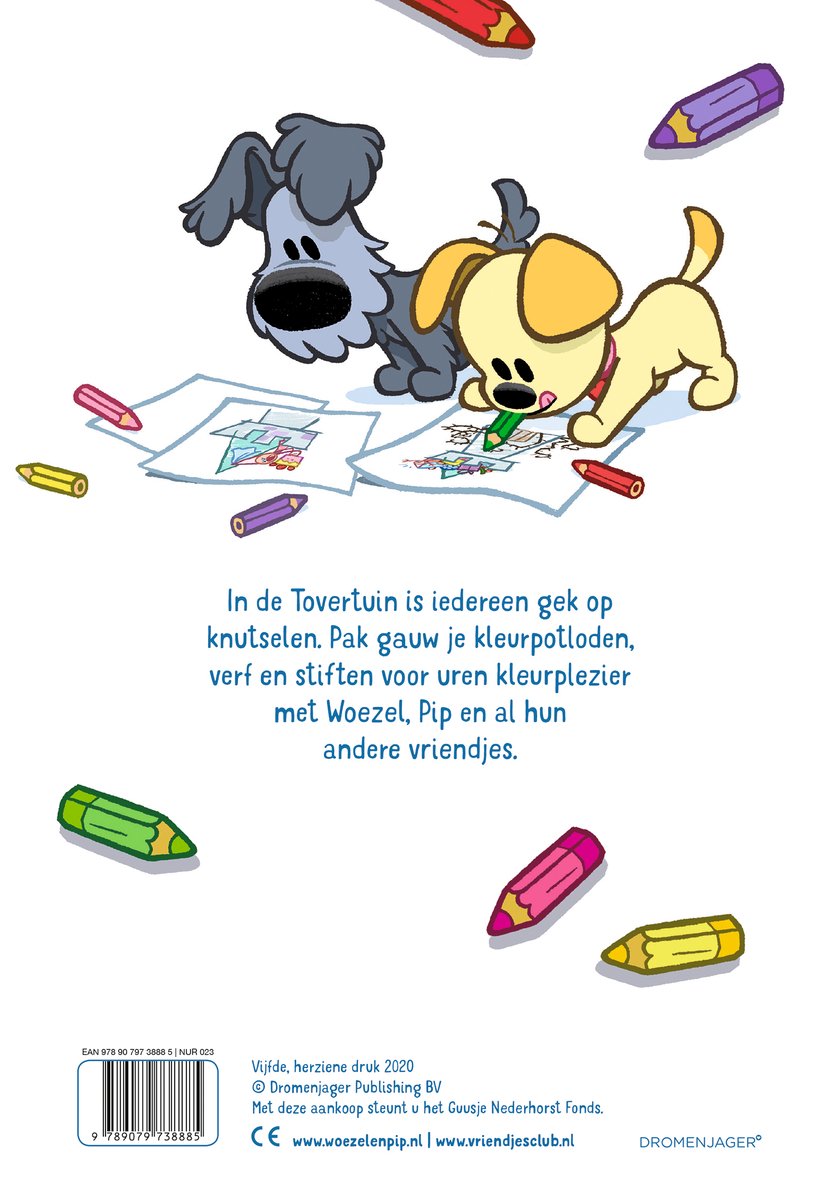 Twee honden, Woezel en Pip, kleuren met potloden op papier. Er liggen kleurpotloden om hen heen.