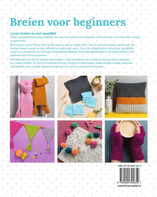 Achterkant boek 'Breien voor beginners' met foto's van gebreide sjaal, kussen, pompons en handschoenen.