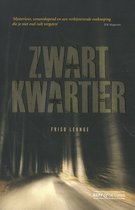 Boek kaft Zwart Kwartier. Een weg door een donker bos met bomen aan weerszijden. Titel en auteur prominent aanwezig.