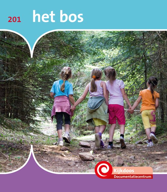 Vier meisjes lopen hand in hand over een bospad.
